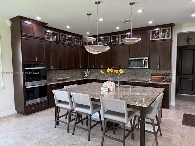 Building Photo - 14814 Wildwood Cir