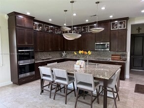 Building Photo - 14814 Wildwood Cir
