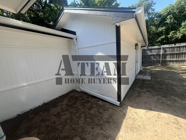 Building Photo - Fully Remodeled 3 Bedroom 2 Bathroom