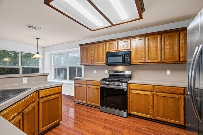 Building Photo - 716 Meadow View Dr