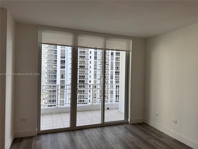 Building Photo - 801 Brickell Key Blvd