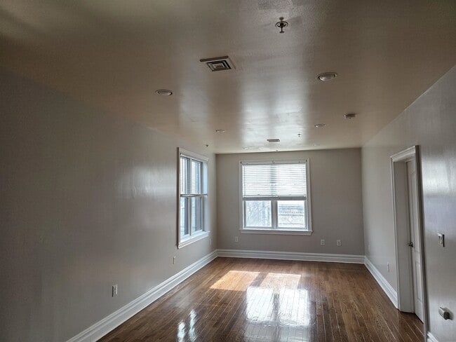 Building Photo - 1000 West St