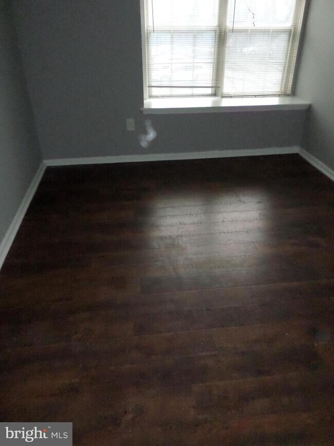 Building Photo - 5372 Bedford Terrace