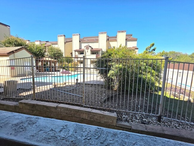 Building Photo - Condo for lease in Medical Area!