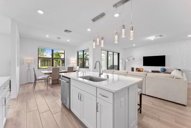 Building Photo - 4757 Roldan Ct