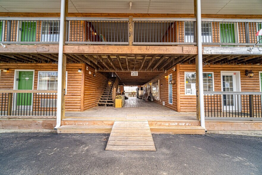 Building Photo - 1057 Indian Point Rd