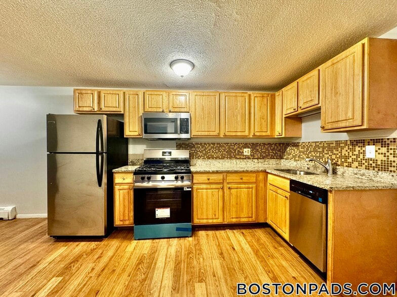 Building Photo - 715 N Main St