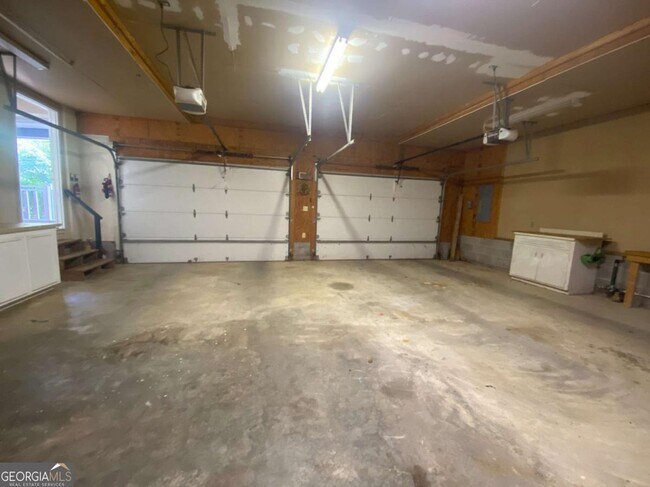 Building Photo - 522 Capri Dr