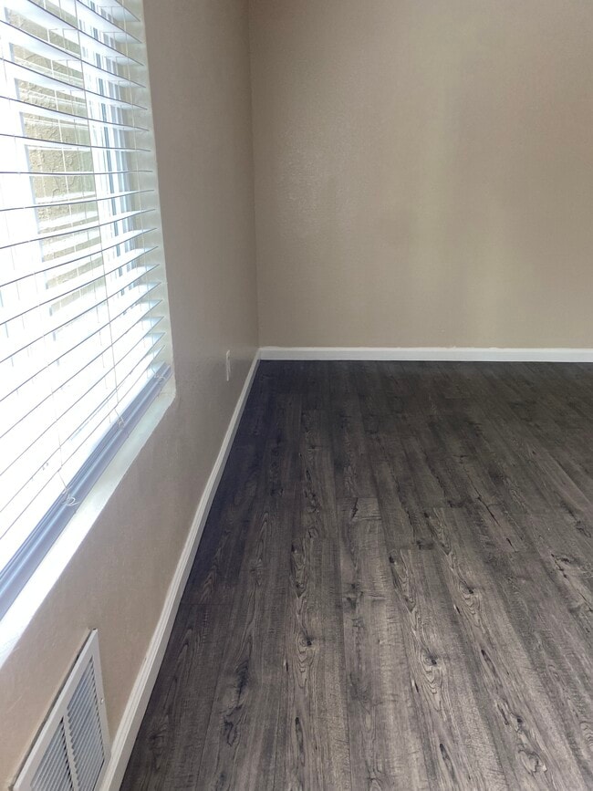 Building Photo - 1621 Pentecost Way