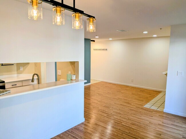 Building Photo - 2709 Oak Rd