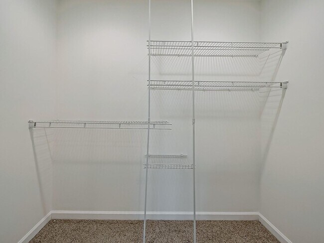 Building Photo - Charming 3-Bed, 2.5-Bath Home in Pinckney!