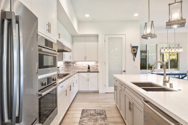 Building Photo - 1701 Retreat Cir