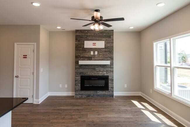 Building Photo - Contemporary 3-Bedroom Beauty with Walk-In Closet and Tile Shower Retreat