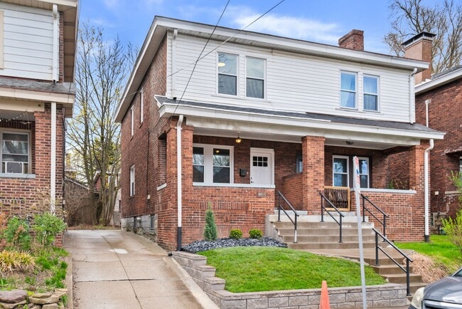 Building Photo - Exquisitely Renovated 3 Bedroom/ 2 Bath in Pittsburgh's East Side