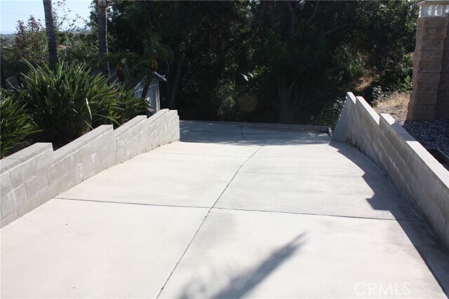 Building Photo - 16540 Wagon Wheel Dr