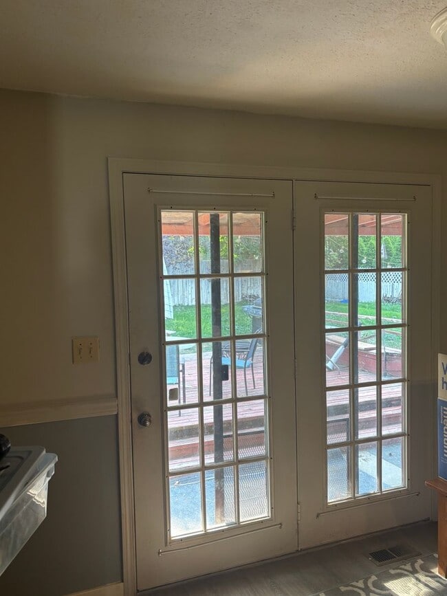 Building Photo - 2137 S Belair Dr