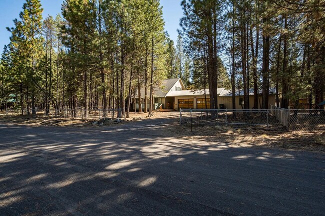 Building Photo - Beautiful Home- Backs up to BLM Land
