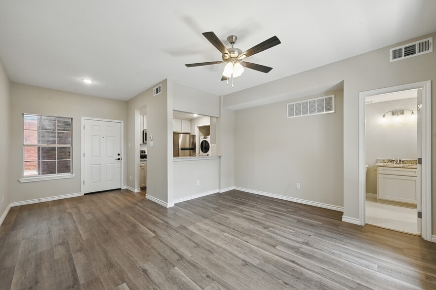 Building Photo - 5325 Bent Tree Forest Dr