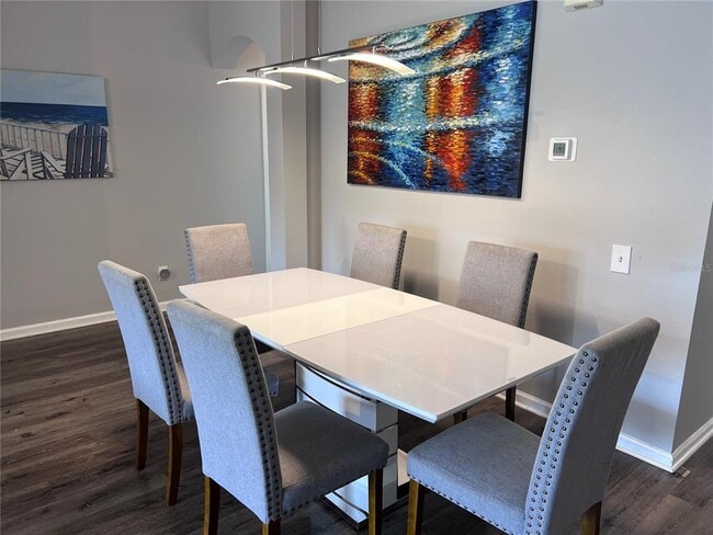 Building Photo - 8121 Fan Palm Way