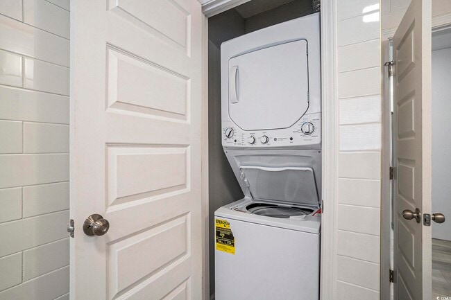 Building Photo - 1911 Madison Dr