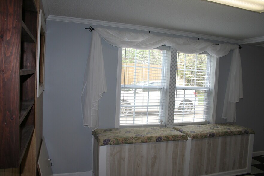 Building Photo - 3695 Weyland Dr