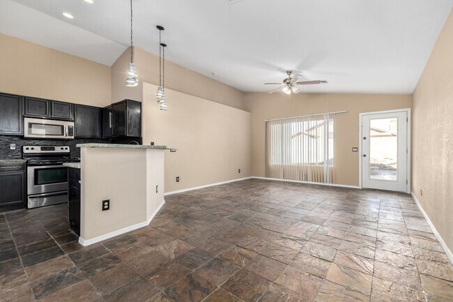 Building Photo - Charming 4-Bedroom Peoria Home with Private Pool – Great Location!