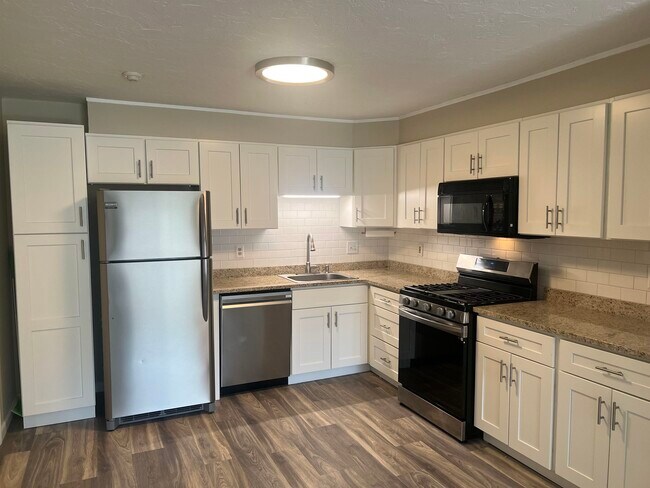 Building Photo - 383 Huse Rd