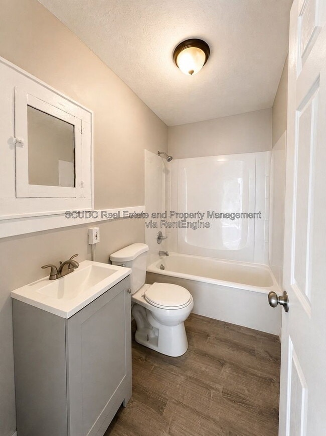 Building Photo - 2723 Lathrop Ave