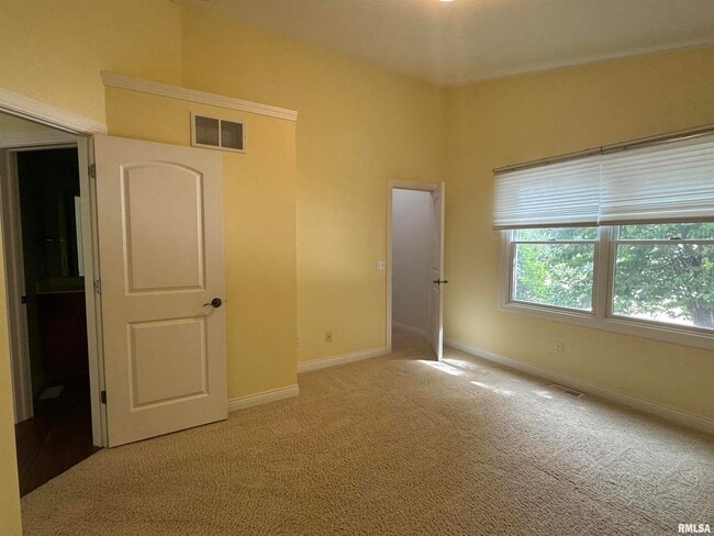 Building Photo - 3011 Belmont Pl