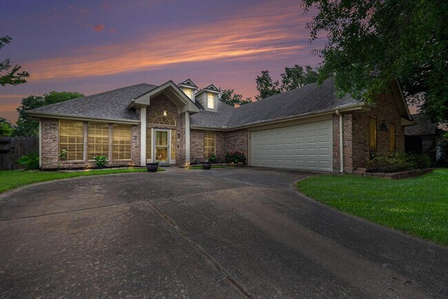 Primary Photo - 1813 Oakwood Dr E