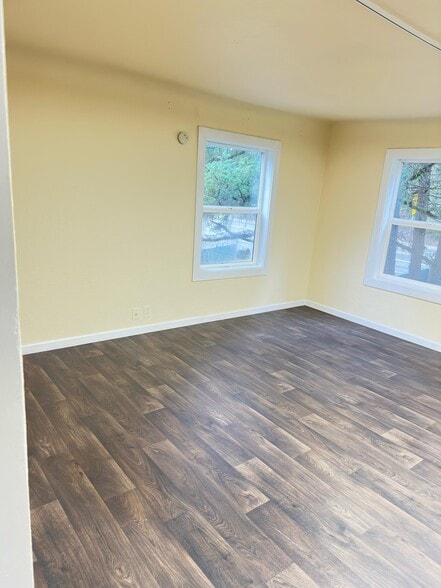 Building Photo - 3831 NW Anderson Hill Rd