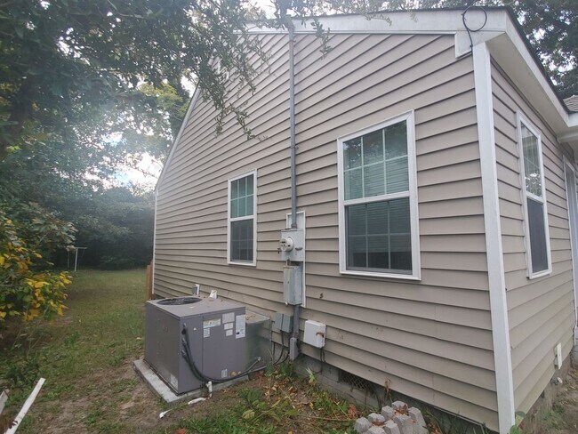 Building Photo - 202 Brainerd Ave
