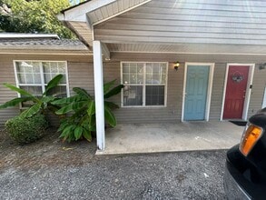 Building Photo - 818 N McLemore Ave