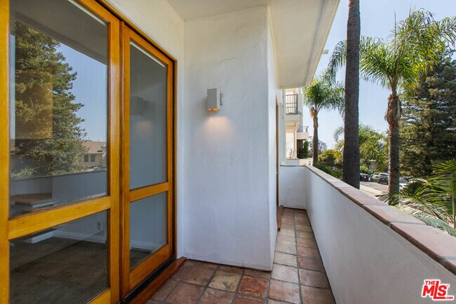 Building Photo - 15500 W Sunset Blvd