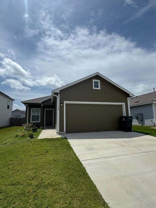 Primary Photo - 3 Bed 2 Bath 2 Car Garage Home in Maxwell ...