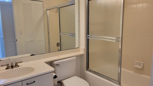 Building Photo - Annual unfurnished  renovated 2/2 villa in...
