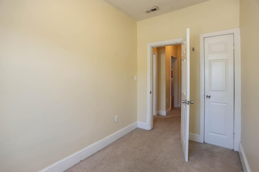 Building Photo - 1555 4th St NW