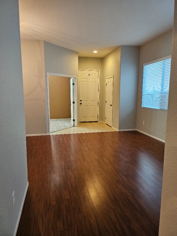 Building Photo - 30636 Parkview Ln