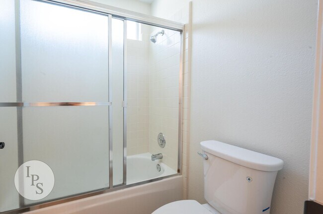 Building Photo - Fresno CUSD Home, 4BR/3BA, Newly Remodeled...