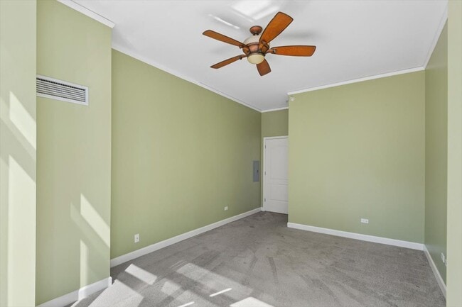 Building Photo - 450 E Waterside Dr