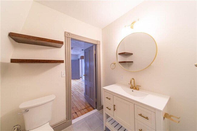 Building Photo - 309 Main St