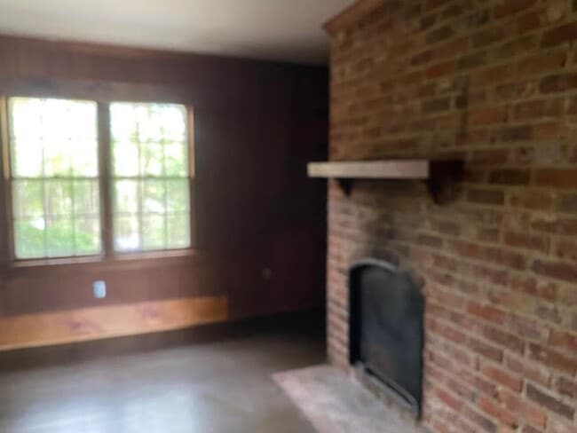 Building Photo - Rambling Brick Rancher with water views cl...