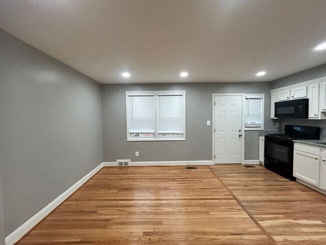 Building Photo - 3 Bedrooms in Parkville MD