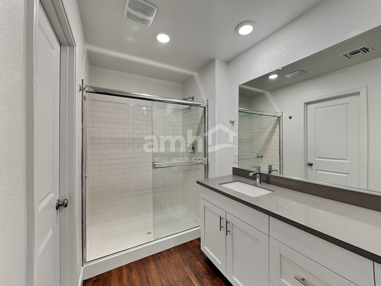 Building Photo - 6621 S 42nd Ln