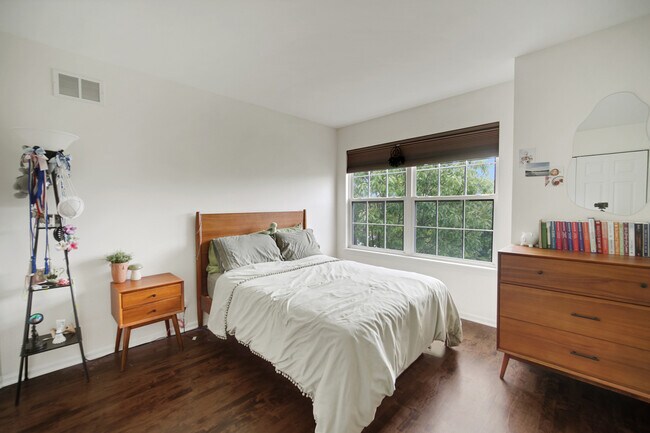 Building Photo - 439 Bay Tree Cir