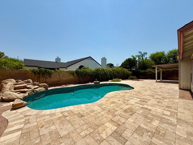 Building Photo - Fabulous 3-Bedroom with Pool!!