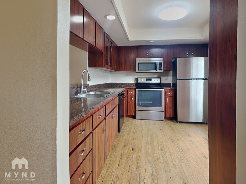 Building Photo - 2024 Sheffield Ct