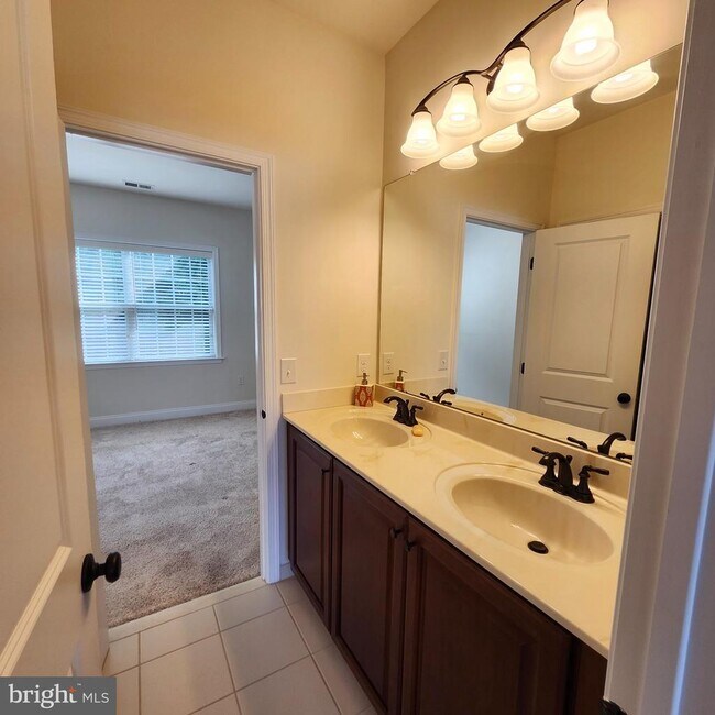 Building Photo - 6493 Fox Glove Ln