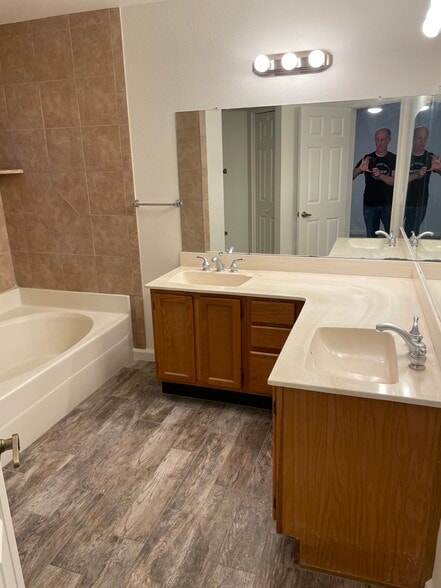 Building Photo - 8038 E McLellan Blvd