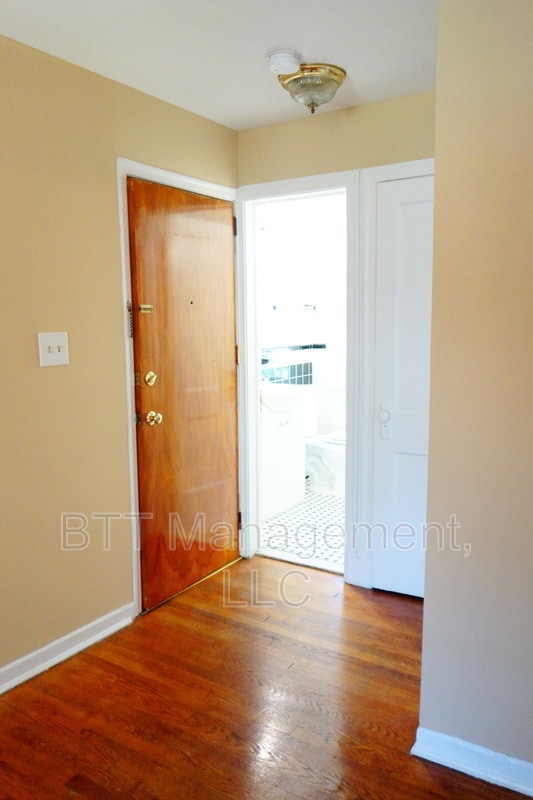 Building Photo - 8400 Greenwood Ave